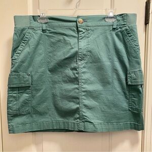 Lee mineral green cargo skirt worn once size 16 waist apx 18”